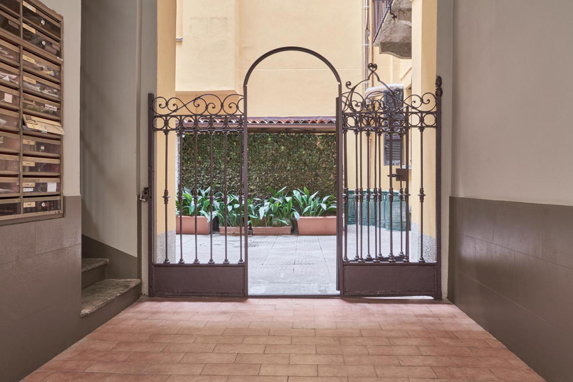 Elegante Appartamento Minimal Dai Tocchi Botanici Milano Dış mekan fotoğraf